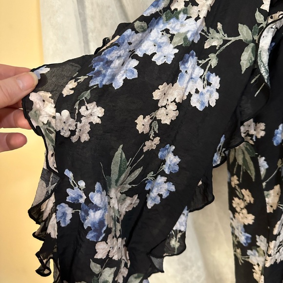 H&M Floral Dress, Size Medium, 3/$25 - Picture 4 of 9